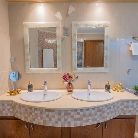 Unique * Kos